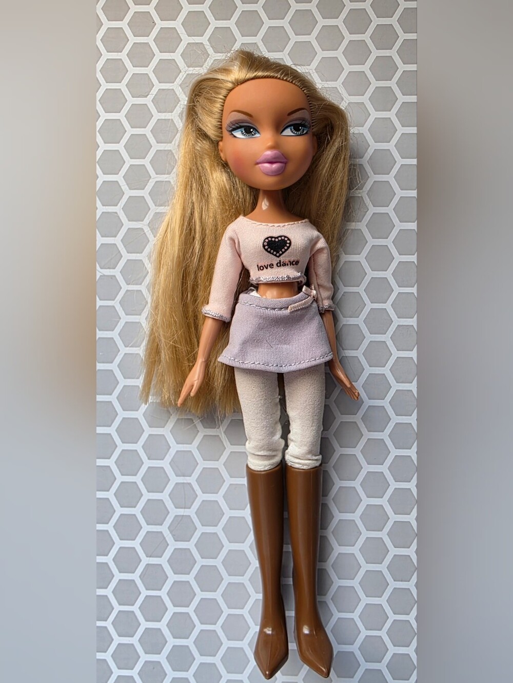 2007 Bratz Play Sportz 6th Edition Dance Fianna 10" Doll Love Dance Brown Boots